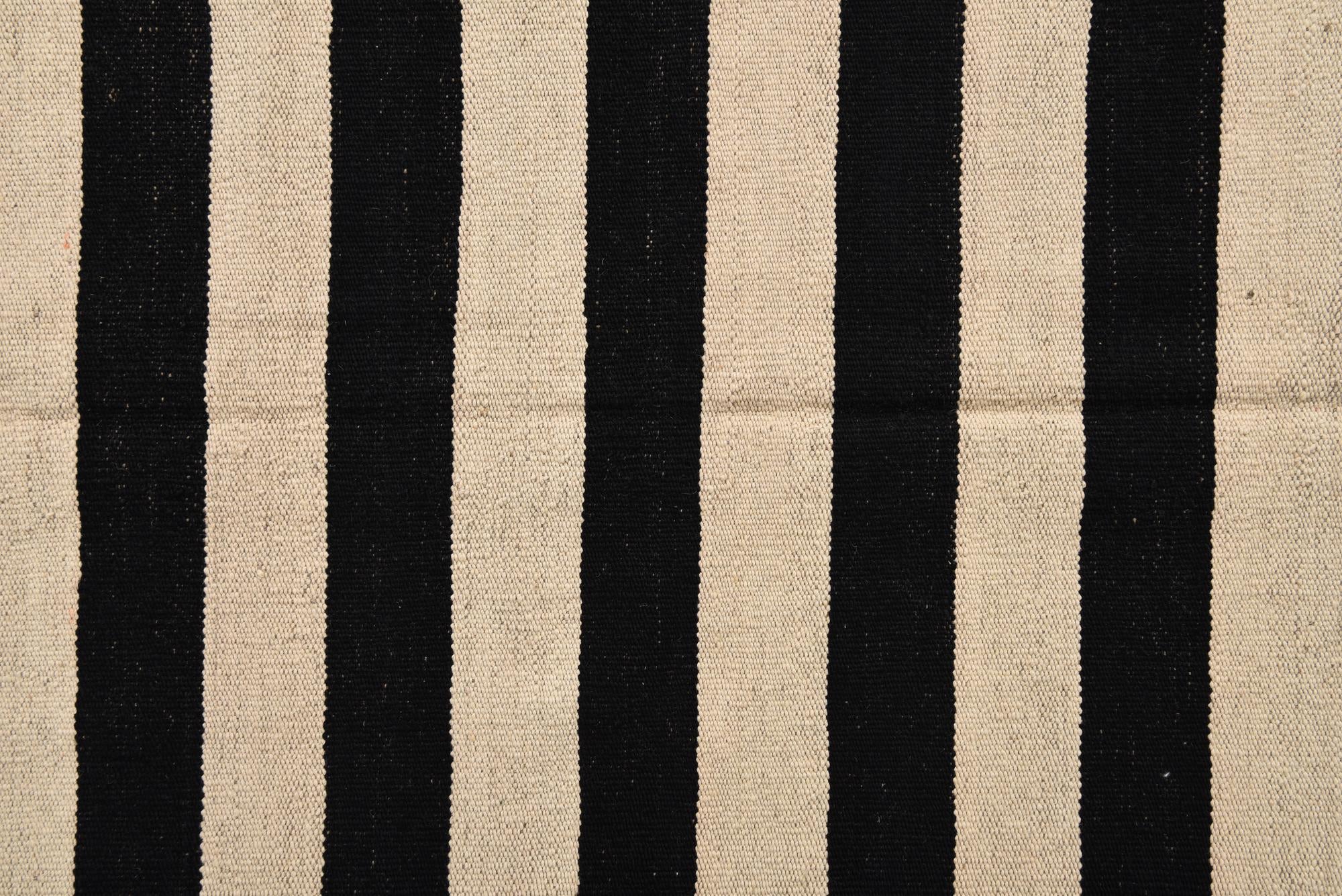 5' 6 x 7' 10 Hand Woven Kilim Modern Wool Rug