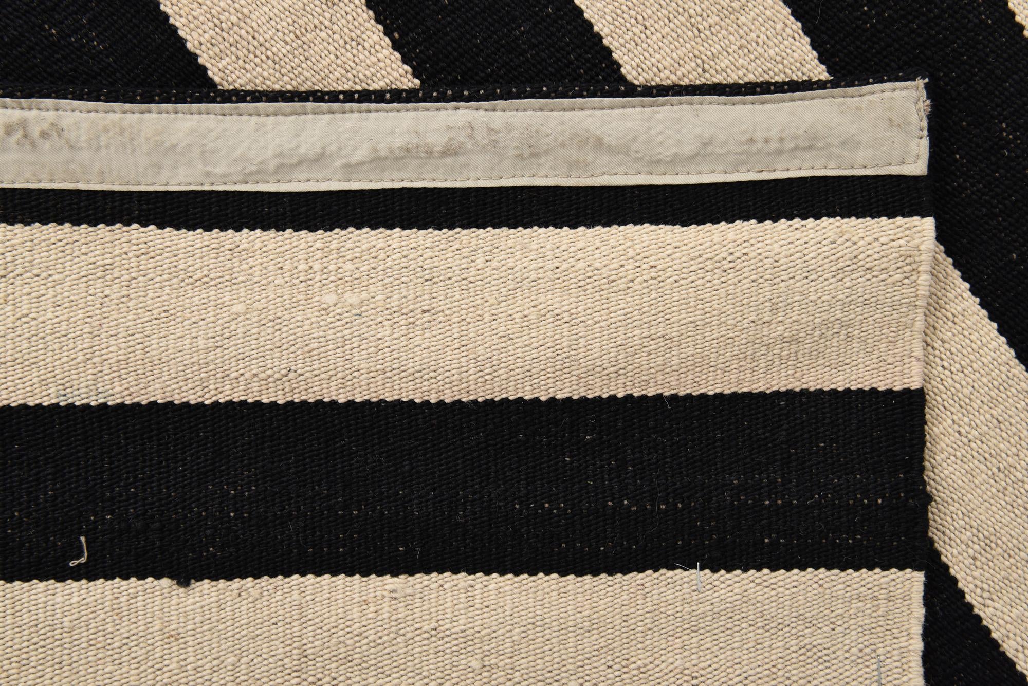 5' 6 x 7' 10 Hand Woven Kilim Modern Wool Rug