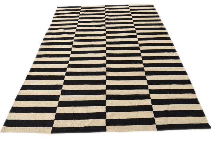 Detail image of 5' 9 x 7' 10 Hand Woven Kilim Modern Wool Rug