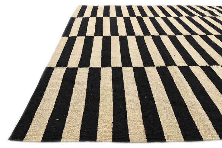 Detail image of 5' 9 x 7' 10 Hand Woven Kilim Modern Wool Rug