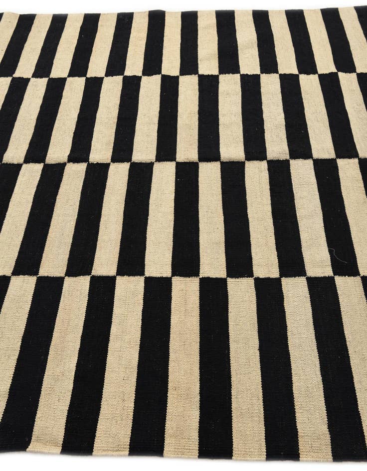 Detail image of 5' 9 x 7' 10  Hand Woven Kilim Modern Wool Rug