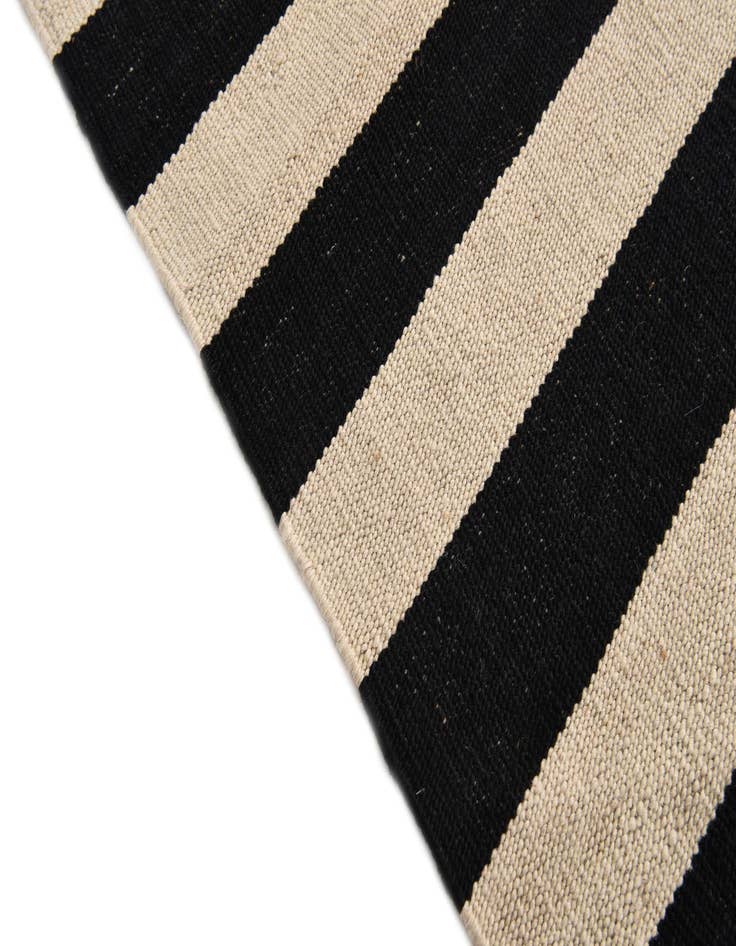 Detail image of  5' 7 x 8'  Hand Woven Kilim Modern Wool Rug