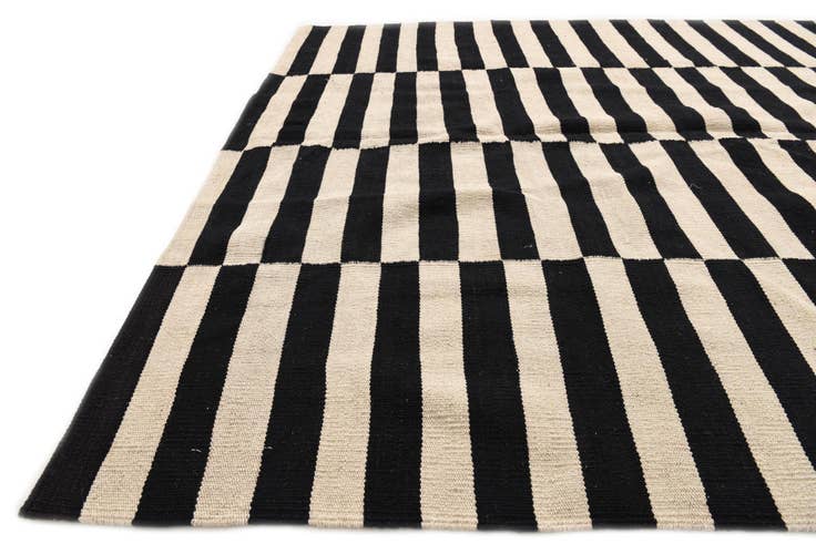 Detail image of 5' 7 x 7' 10 Hand Woven Kilim Modern Wool Rug