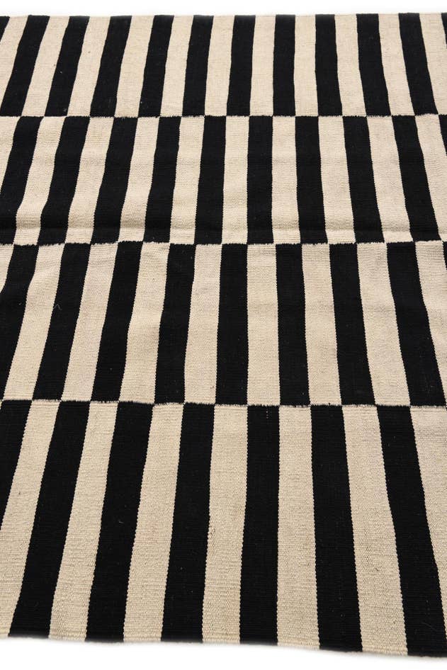 Detail image of 5' 7 x 7' 10 Hand Woven Kilim Modern Wool Rug