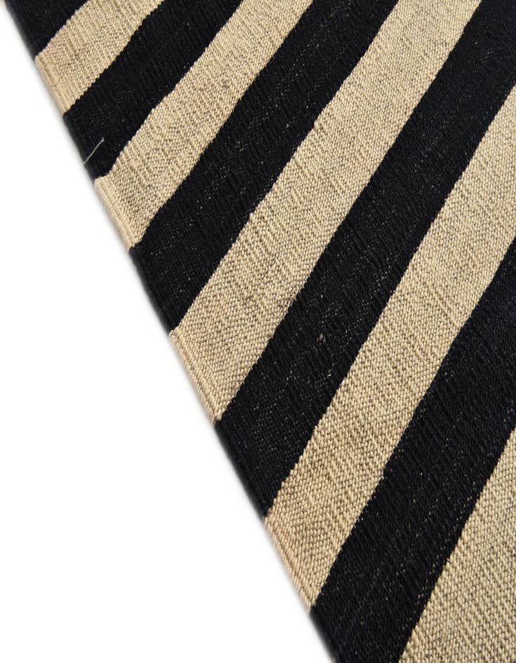Detail image of 5' 10 x 7' 10  Hand Woven Kilim Modern Wool Rug