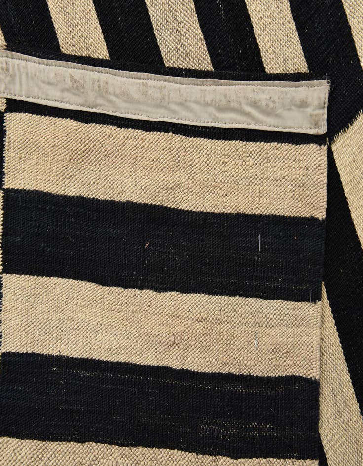 Detail image of 5' 10 x 7' 10  Hand Woven Kilim Modern Wool Rug