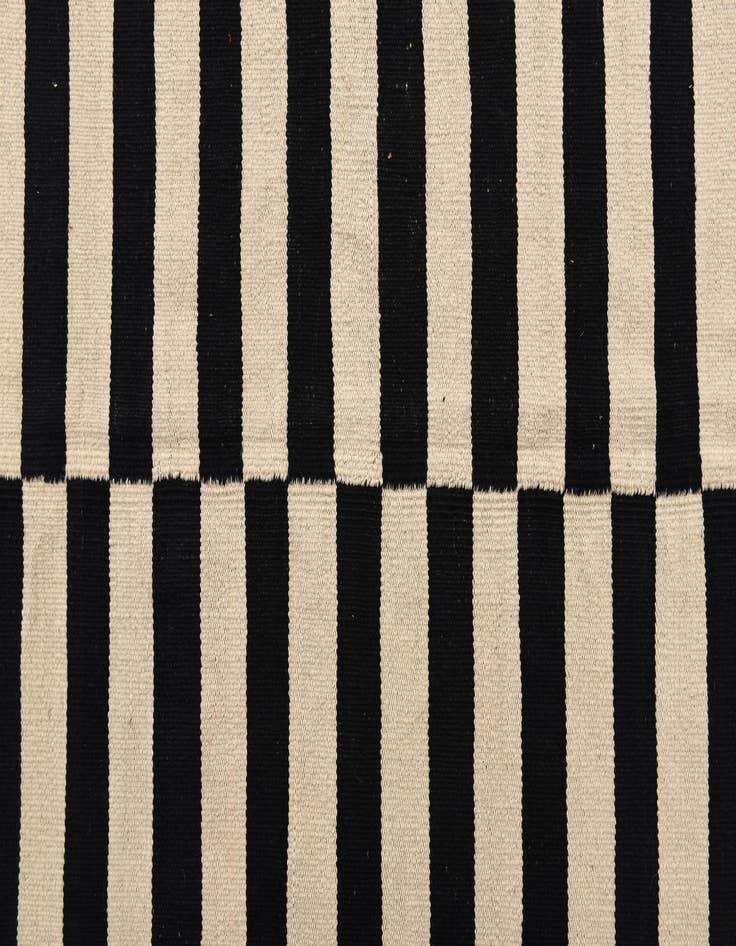 Detail image of 8' 2 x 11' 2  Hand Woven Kilim Modern Wool Rug