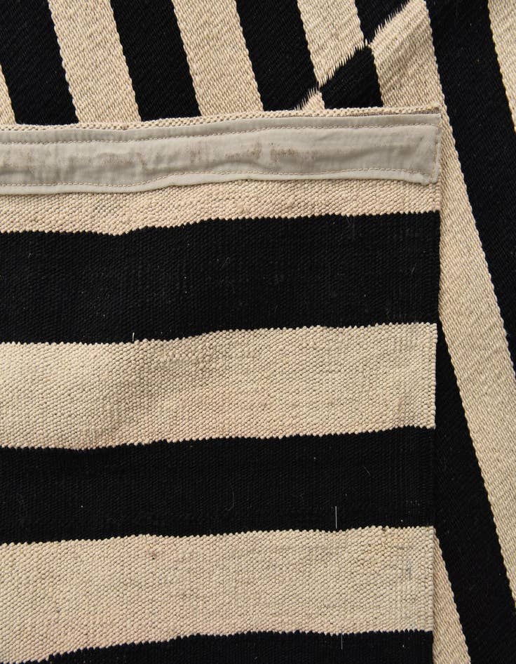 Detail image of 8' 2 x 11' 2  Hand Woven Kilim Modern Wool Rug