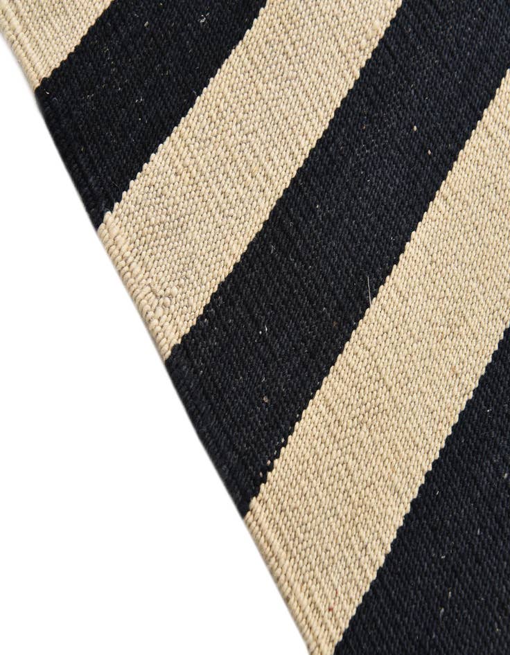 Detail image of 2' 8 x 4'  Hand Woven Kilim Modern Wool Rug