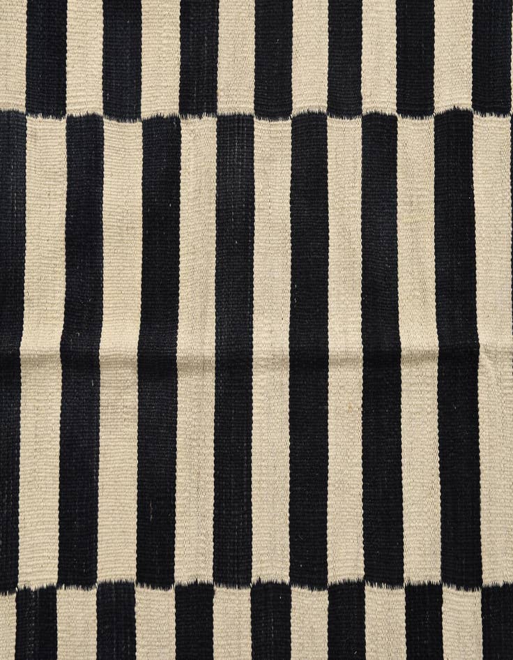 Detail image of 4' 2 x 5' 10  Hand Woven Kilim Modern Wool Rug