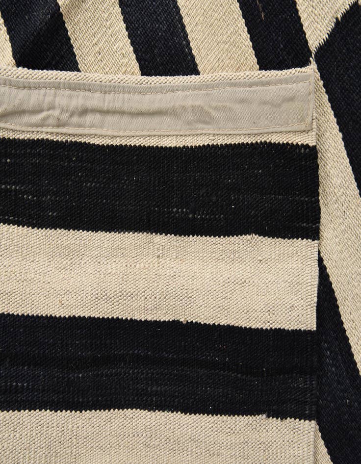 Detail image of 4' 2 x 5' 10  Hand Woven Kilim Modern Wool Rug