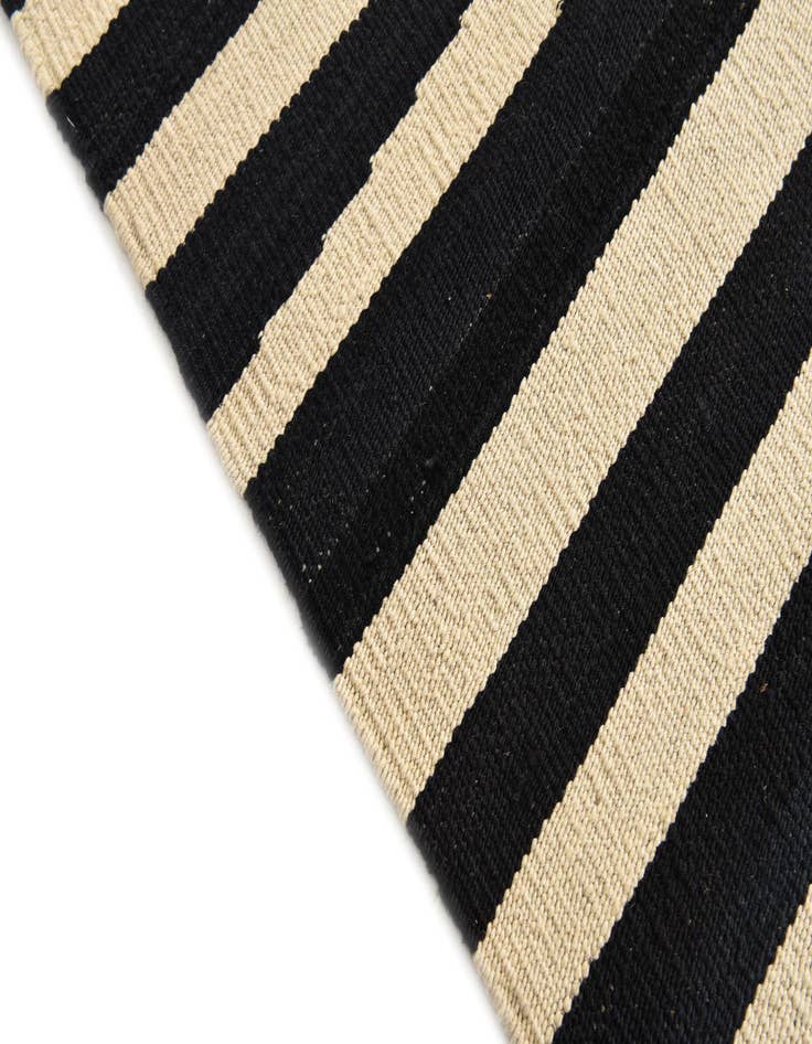 Detail image of 5' 9 x 8'  Hand Woven Kilim Modern Wool Rug