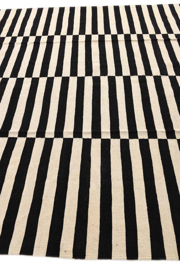 Detail image of 8' 6 x 11' 2 Hand Woven Kilim Modern Wool Rug
