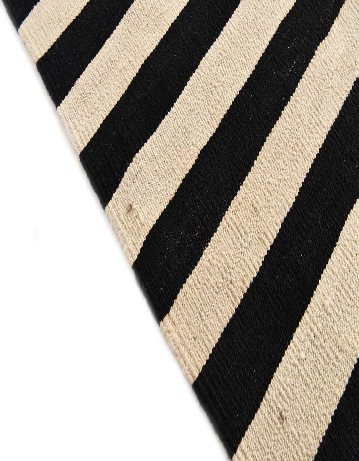 Detail image of 8' 6 x 11' 2  Hand Woven Kilim Modern Wool Rug