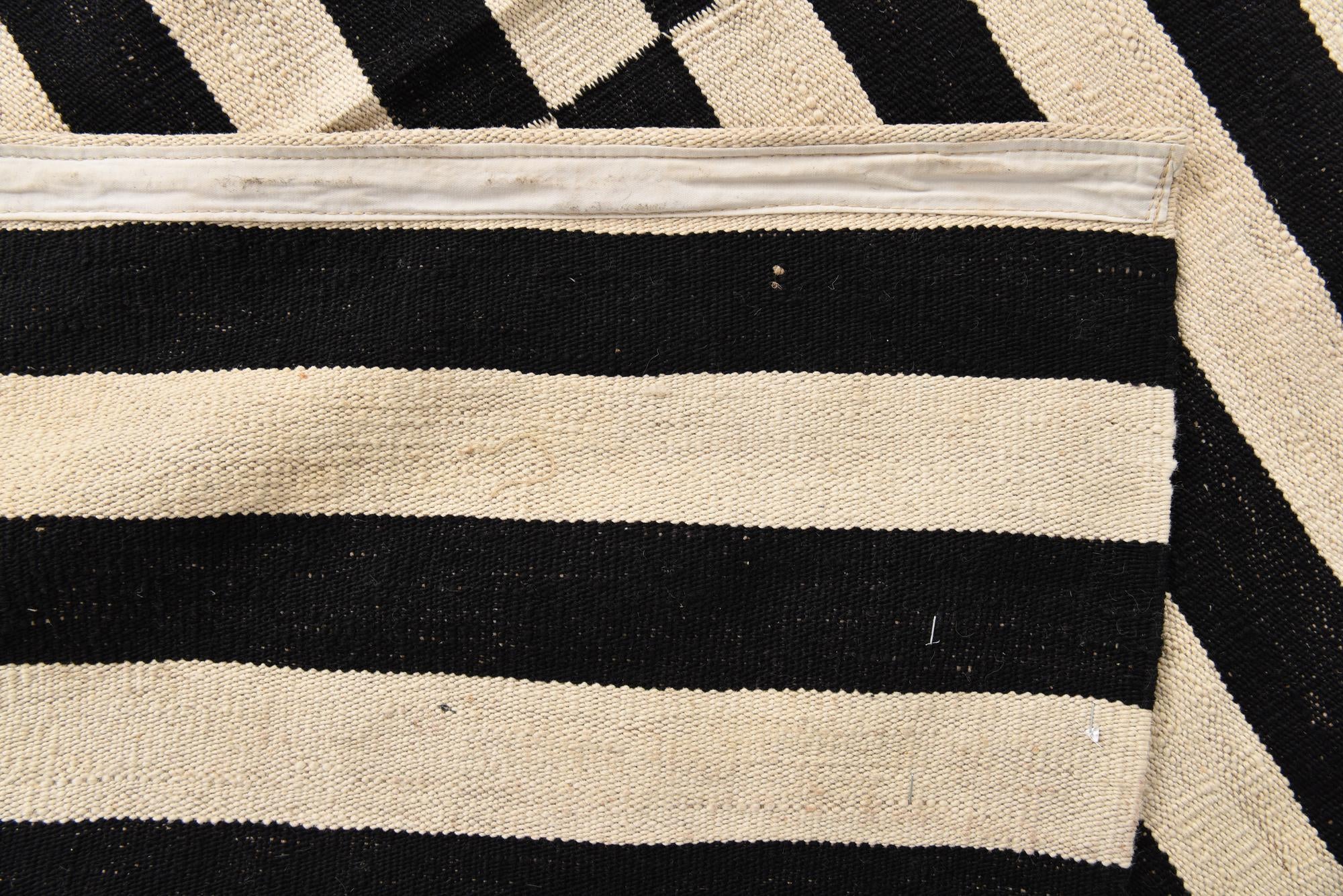 8' 6 x 11' 2 Hand Woven Kilim Modern Wool Rug