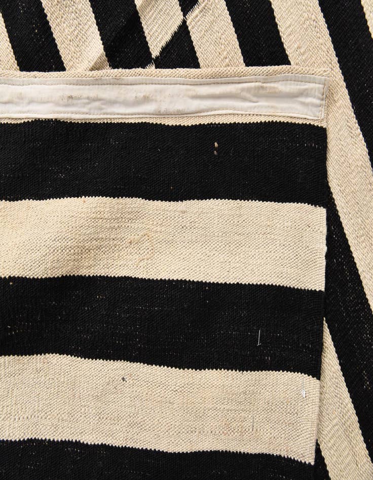 Detail image of 8' 6 x 11' 2  Hand Woven Kilim Modern Wool Rug