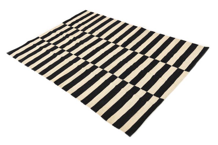 Detail image of 4' 1 x 5' 10 Hand Woven Kilim Modern Wool Rug