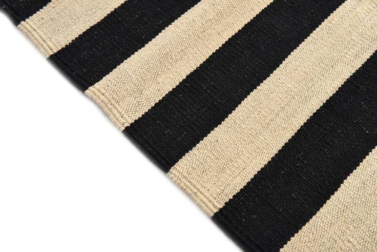 Detail image of 4' 1 x 5' 10 Hand Woven Kilim Modern Wool Rug