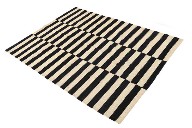 Detail image of 4' 3 x 5' 10 Hand Woven Kilim Modern Wool Rug