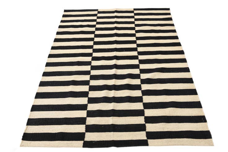 Detail image of 4' 3 x 5' 10 Hand Woven Kilim Modern Wool Rug