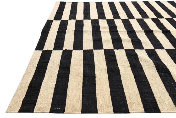 Detail image of 4' 3 x 5' 10 Hand Woven Kilim Modern Wool Rug