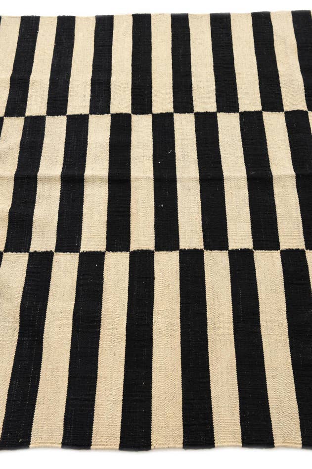 Detail image of 4' 3 x 5' 10 Hand Woven Kilim Modern Wool Rug