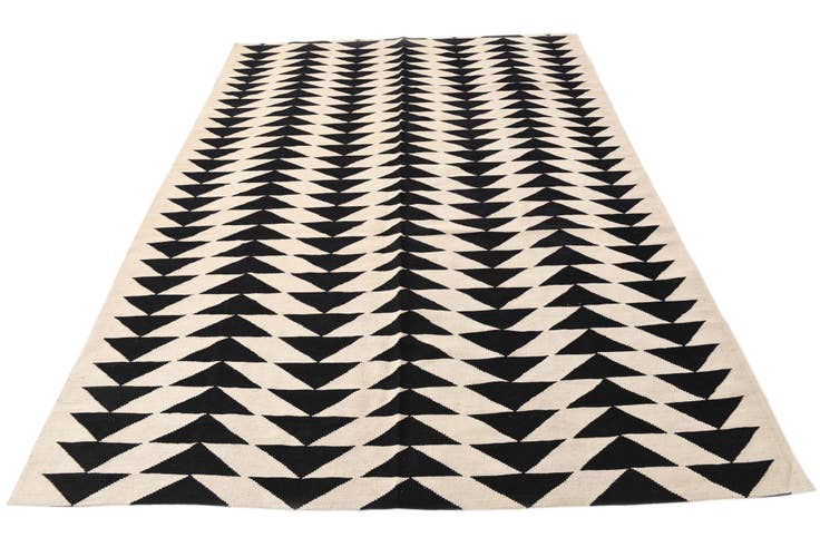 Detail image of 6' 7 x 9' 5 Hand Woven Kilim Modern Wool Rug