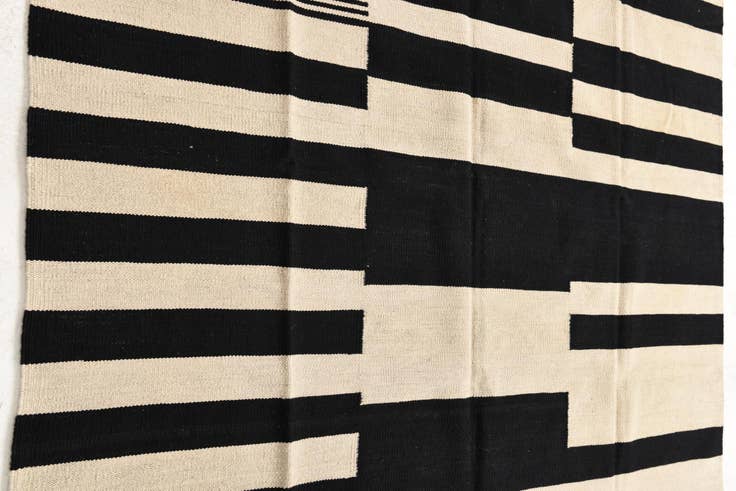 Detail image of 5' 7 x 7' 9 Hand Woven Kilim Modern Wool Rug