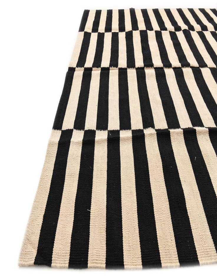 Detail image of 5' 8 x 8'  Hand Woven Kilim Modern Wool Rug