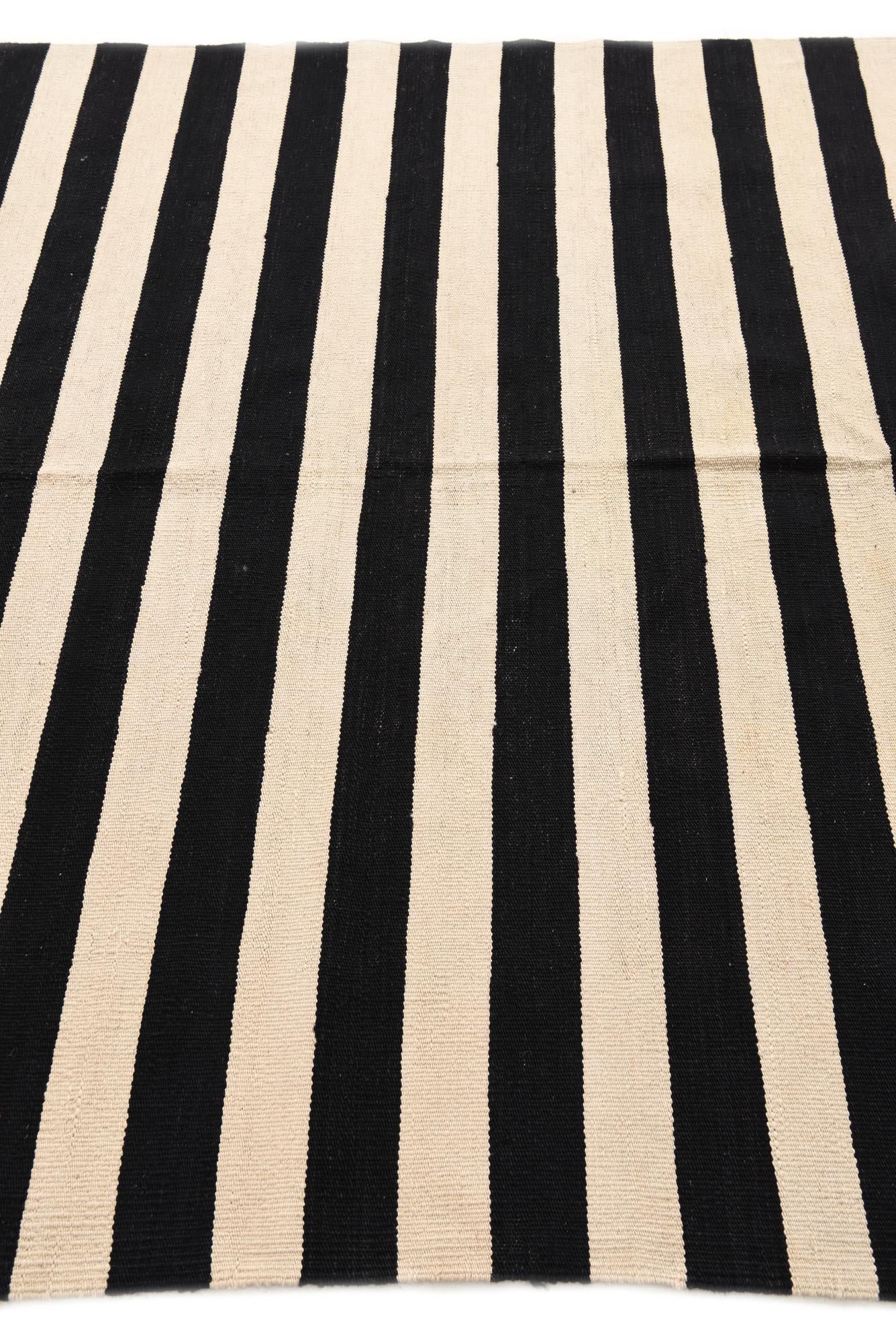 5' 7 x 8' 3 Hand Woven Kilim Modern Wool Rug