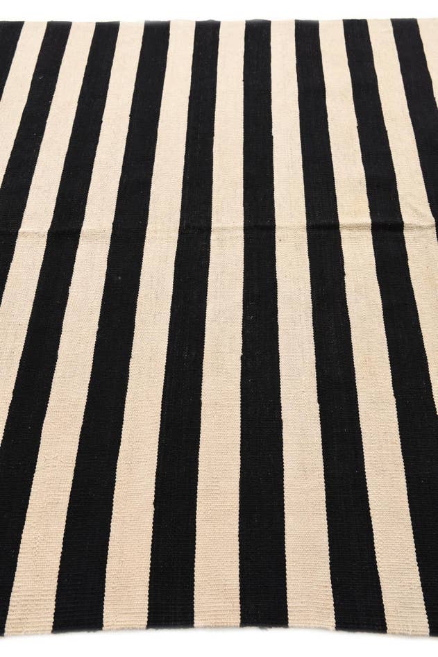 Detail image of 5' 7 x 8' 3 Hand Woven Kilim Modern Wool Rug