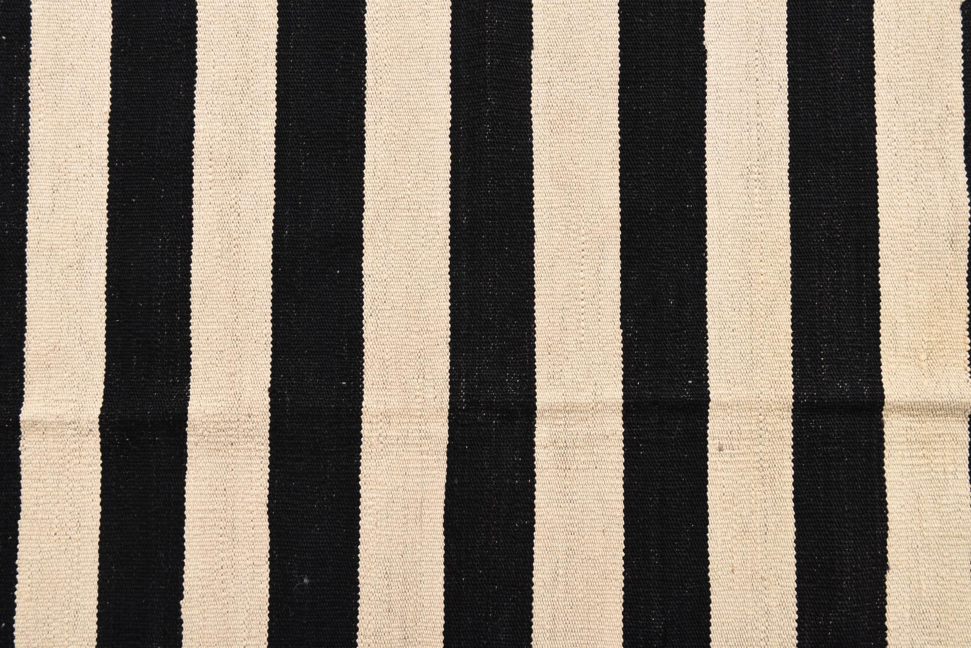 5' 7 x 8' 3 Hand Woven Kilim Modern Wool Rug