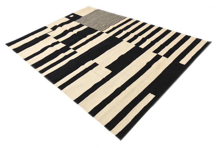 Detail image of 5' 6 x 7' 10 Hand Woven Kilim Modern Wool Rug