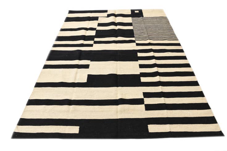 Detail image of 5' 6 x 7' 10 Hand Woven Kilim Modern Wool Rug