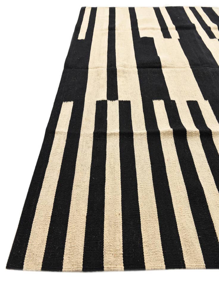 Detail image of 5' 6 x 7' 10  Hand Woven Kilim Modern Wool Rug