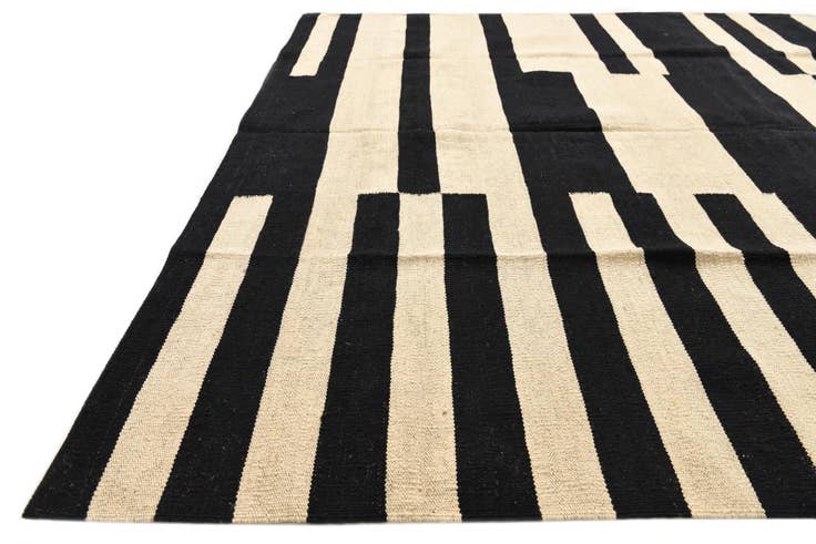 Detail image of 5' 6 x 7' 10 Hand Woven Kilim Modern Wool Rug