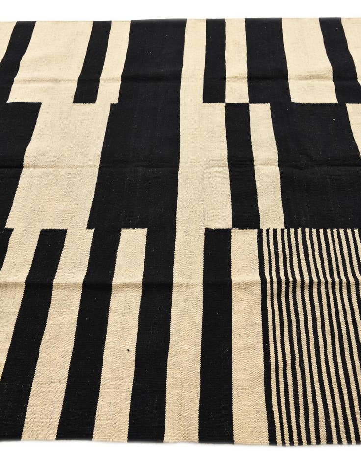Detail image of 5' 6 x 7' 10  Hand Woven Kilim Modern Wool Rug