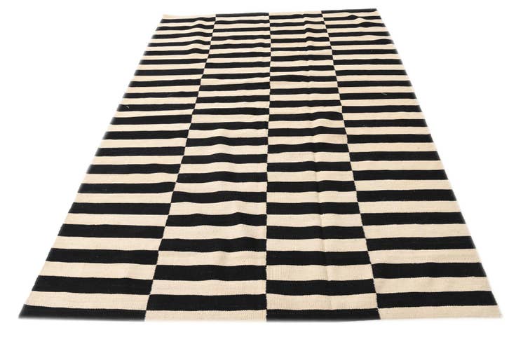 Detail image of 5' 7 x 8' Hand Woven Kilim Modern Wool Rug