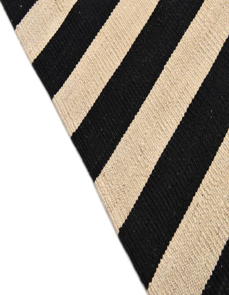 Detail image of  5' 7 x 8'  Hand Woven Kilim Modern Wool Rug
