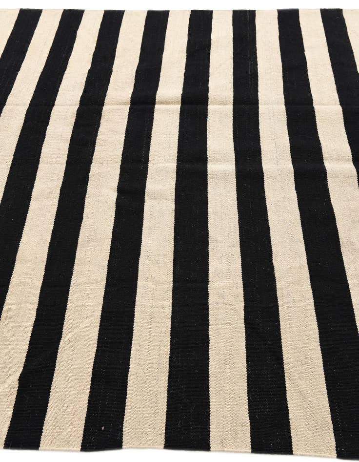 Detail image of 5' 6 x 8' 1  Hand Woven Kilim Modern Wool Rug