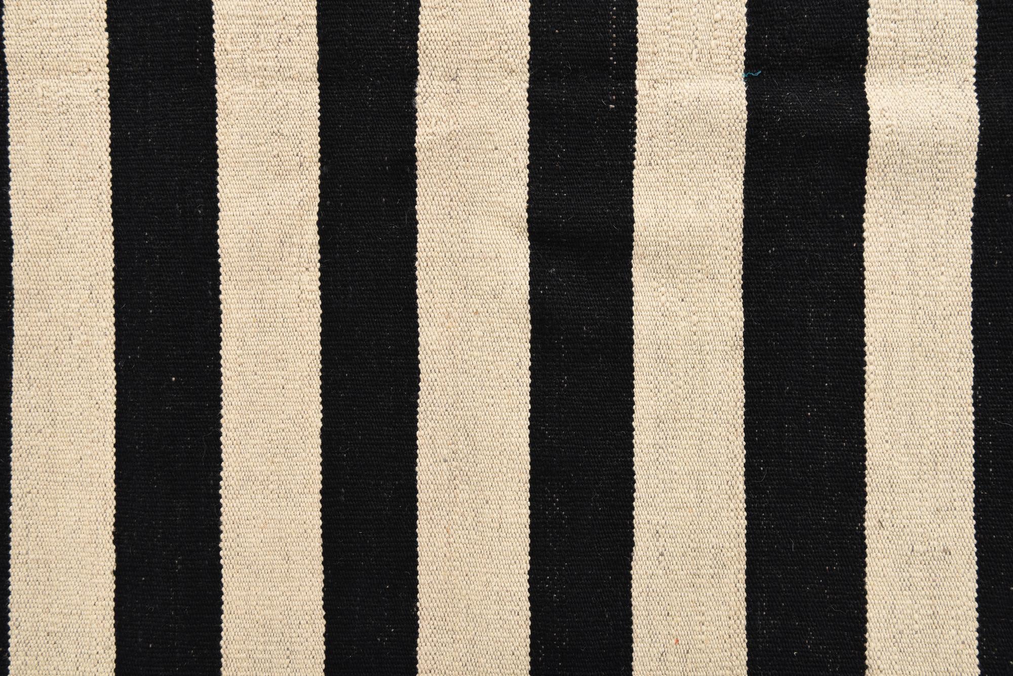 5' 6 x 8' 1 Hand Woven Kilim Modern Wool Rug