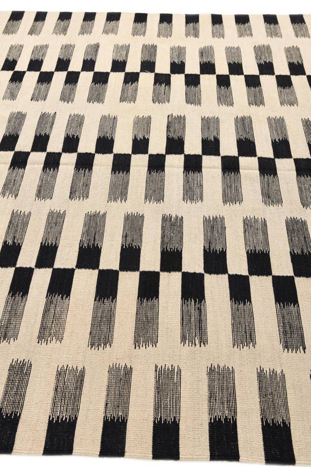 Detail image of 7' x 9' 4 Hand Woven Kilim Modern Wool Rug