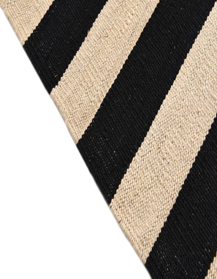Detail image of 2' 6 x 3' 10 Hand Woven Kilim Modern Wool Rug