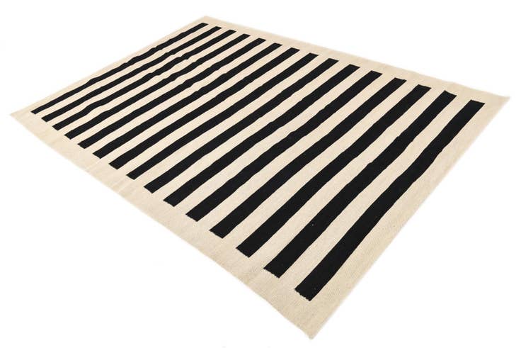 Detail image of 5' 7 x 7' 7 Hand Woven Kilim Modern Wool Rug