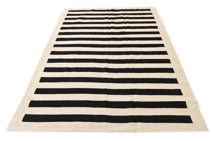 Detail image of 5' 7 x 7' 7 Hand Woven Kilim Modern Wool Rug