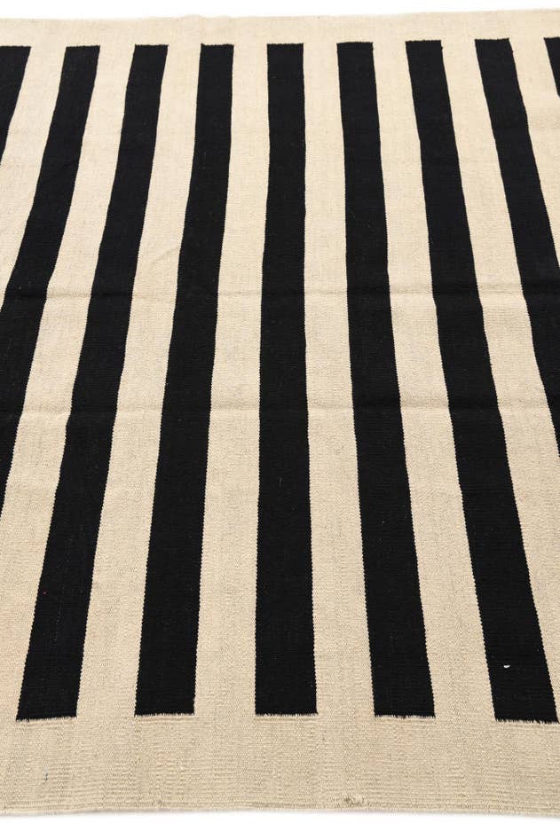 Detail image of 5' 7 x 7' 7 Hand Woven Kilim Modern Wool Rug