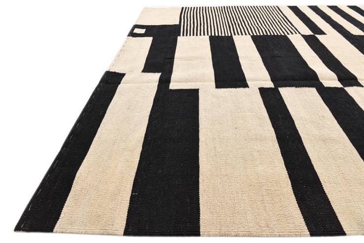 Detail image of 5' 8 x 7' 8 Hand Woven Kilim Modern Wool Rug