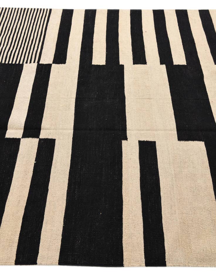 Detail image of 5' 8 x 7' 8  Hand Woven Kilim Modern Wool Rug