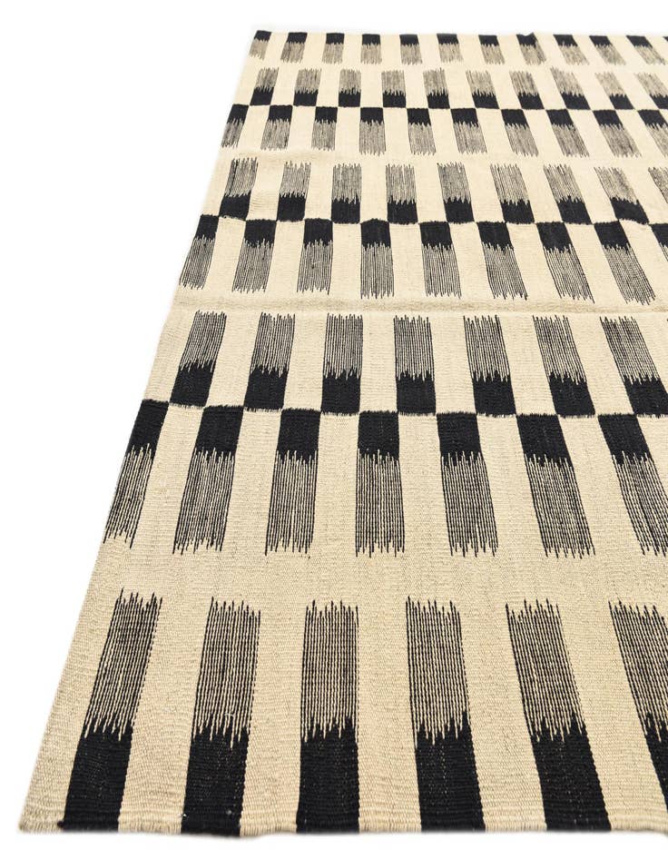 Detail image of 5' 7 x 7' 9  Hand Woven Kilim Modern Wool Rug