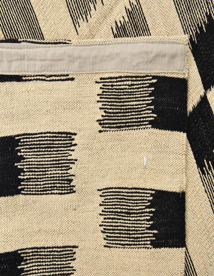 Detail image of 5' 7 x 7' 9  Hand Woven Kilim Modern Wool Rug